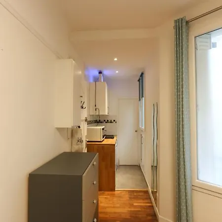 Beautiful Studio In The Heart Of The 11Th In Paris